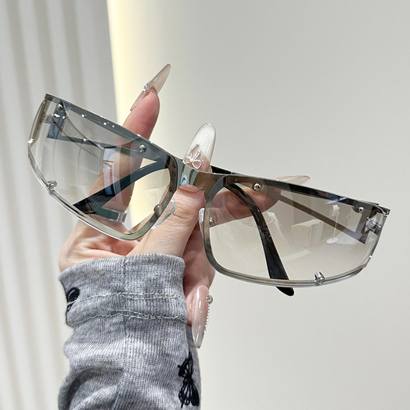 Street Fashion Photo - Damenmode Hohle Sonnenbrille Retro Neue Persönlichkeit